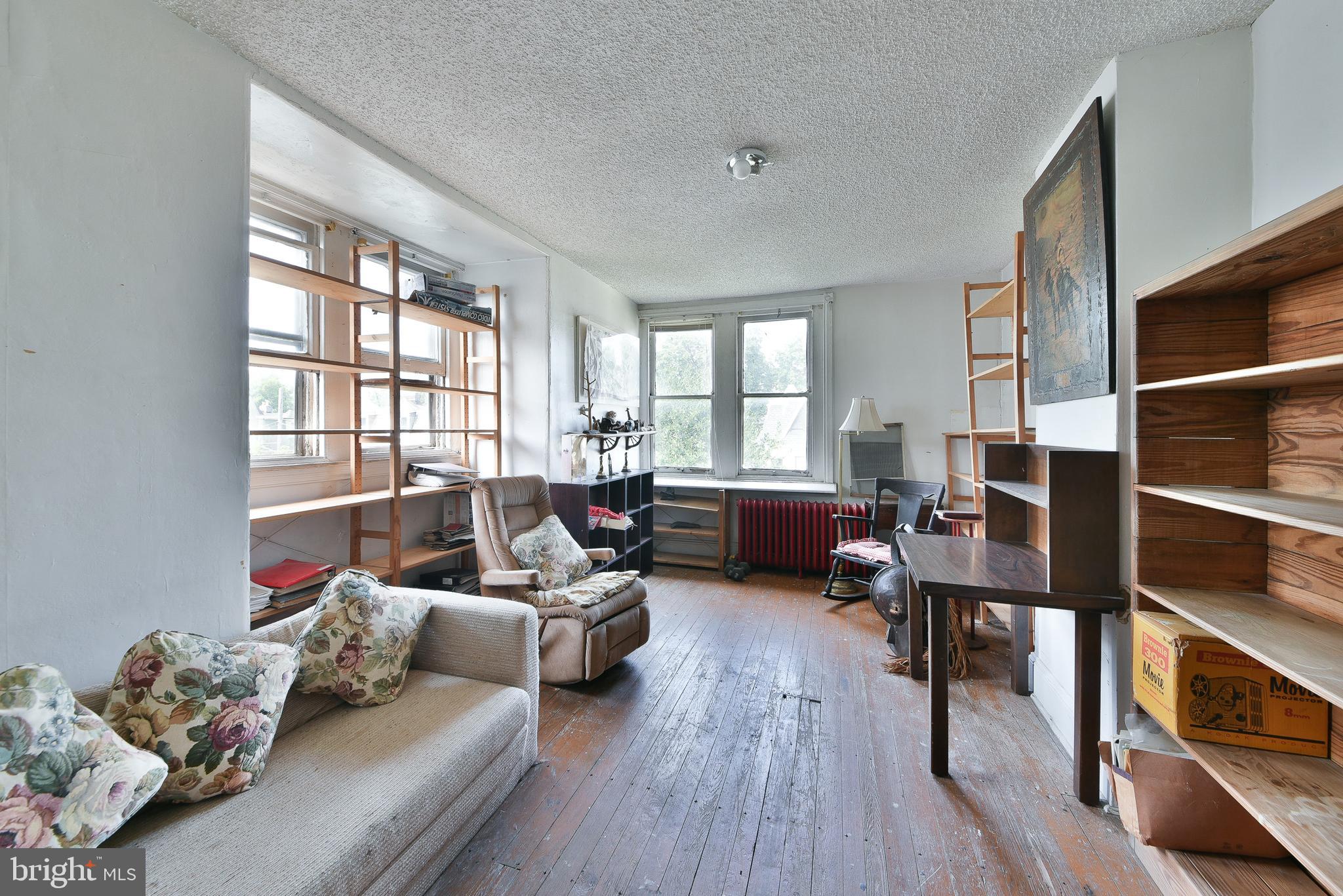 302 W Earlham Ter