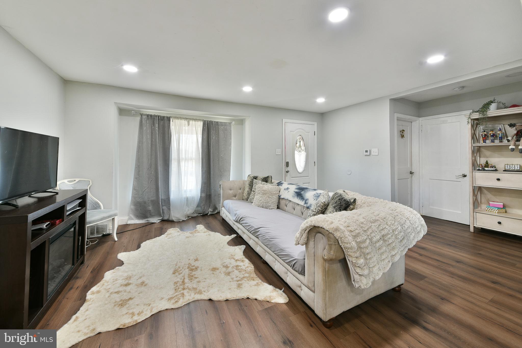 7528-32 LORETTO AVENUE