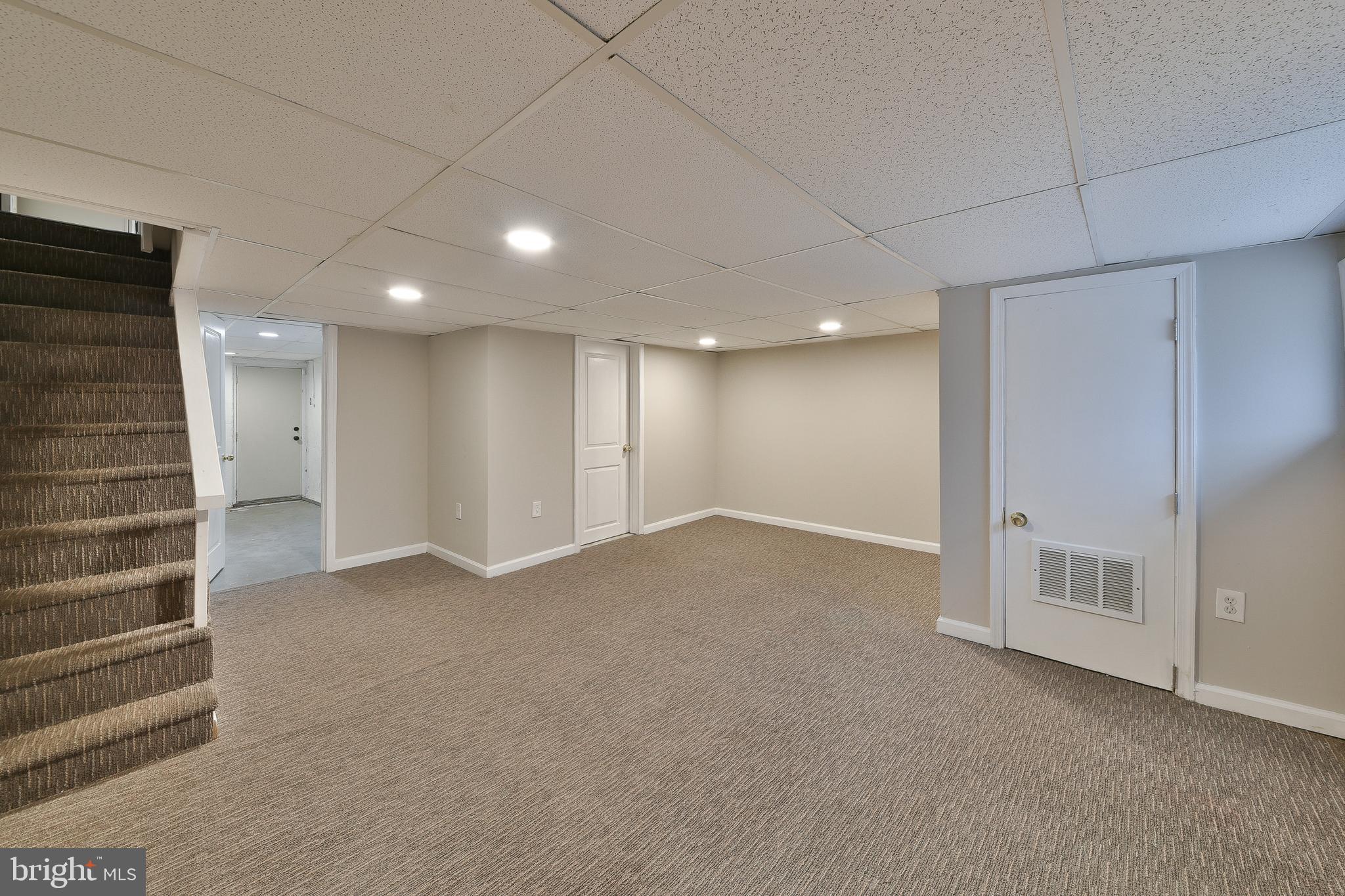 7537 WOOLSTON AVENUE