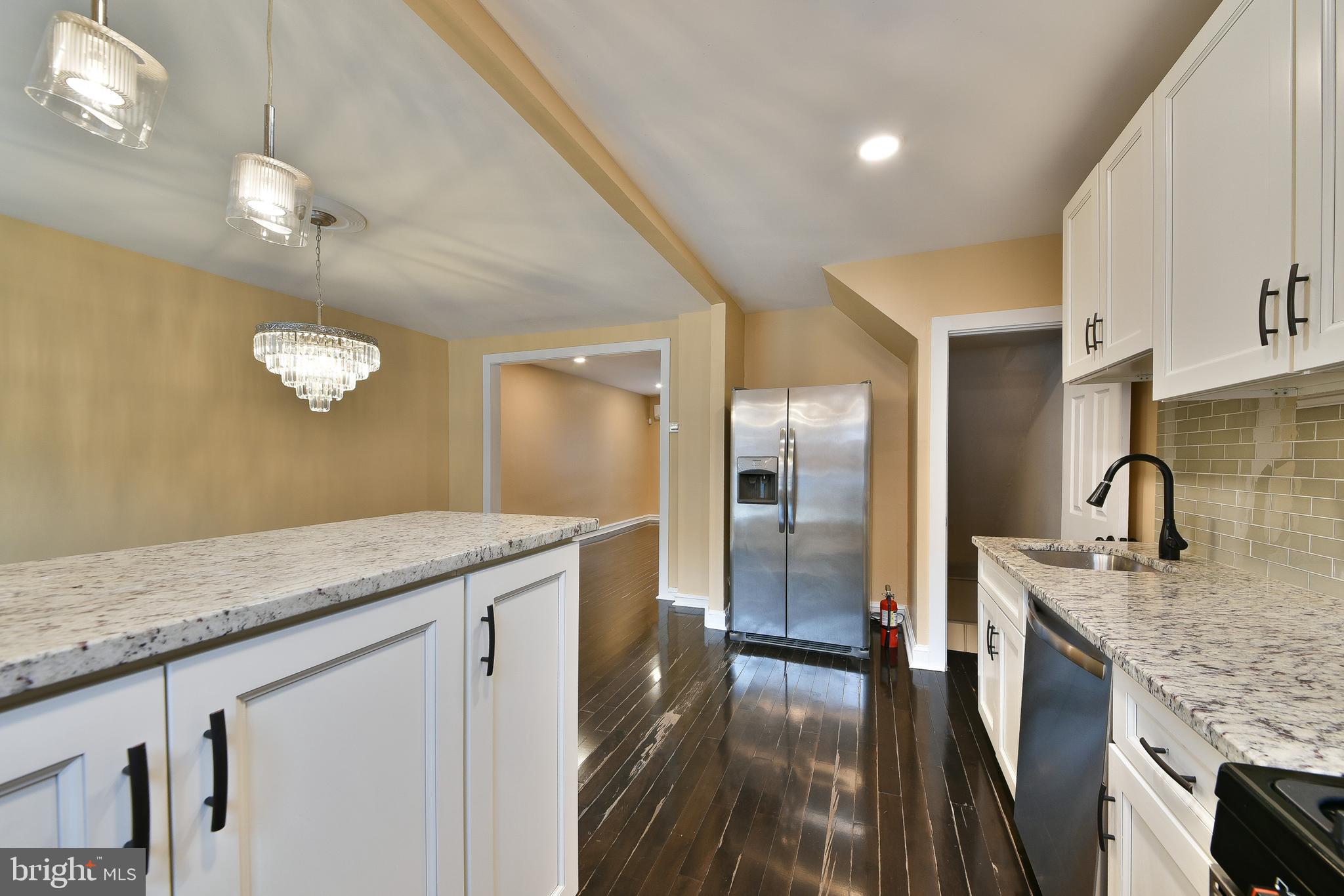 7537 WOOLSTON AVENUE