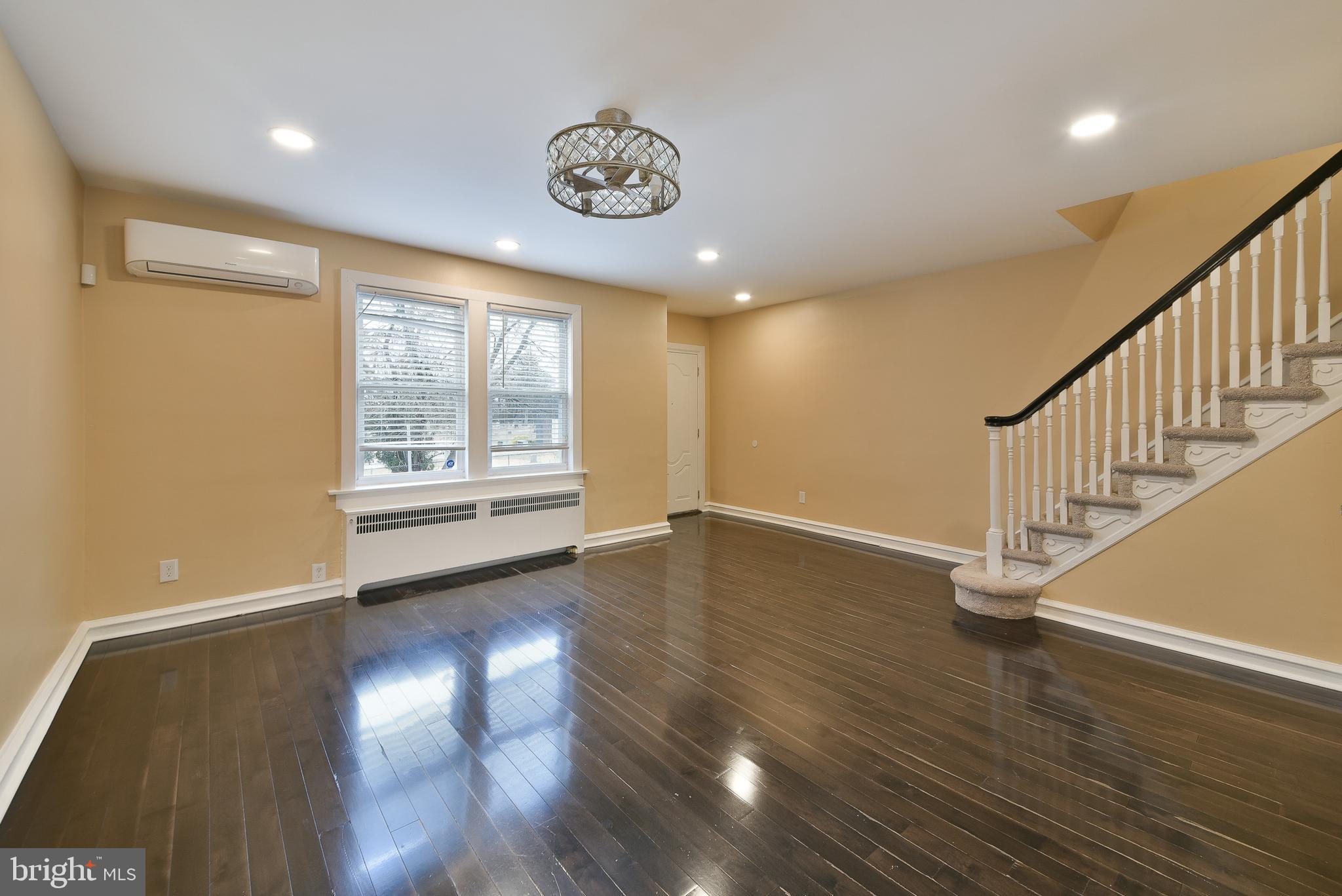 7537 WOOLSTON AVENUE