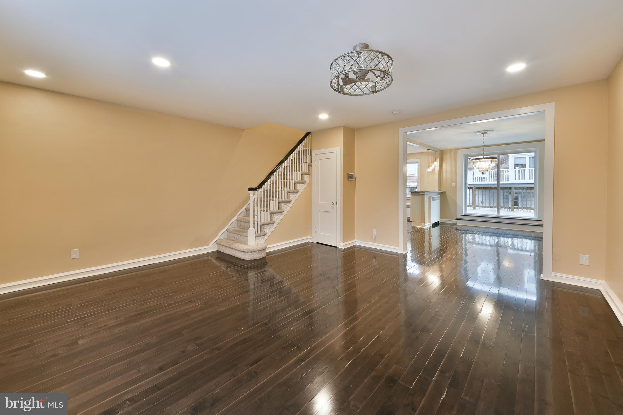 7537 WOOLSTON AVENUE