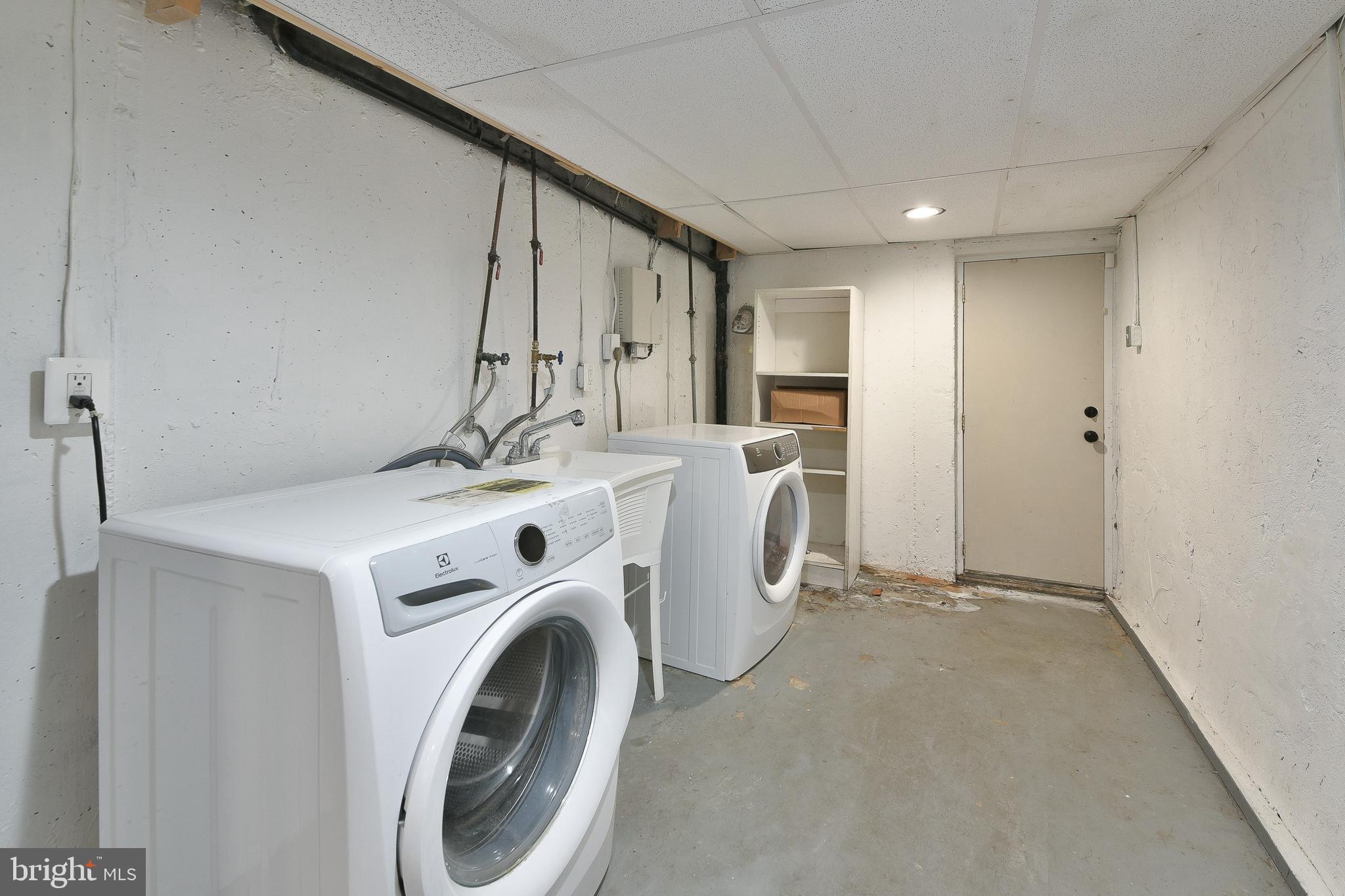 7537 WOOLSTON AVENUE