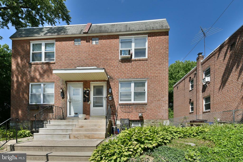 203 ROBBINS STREET