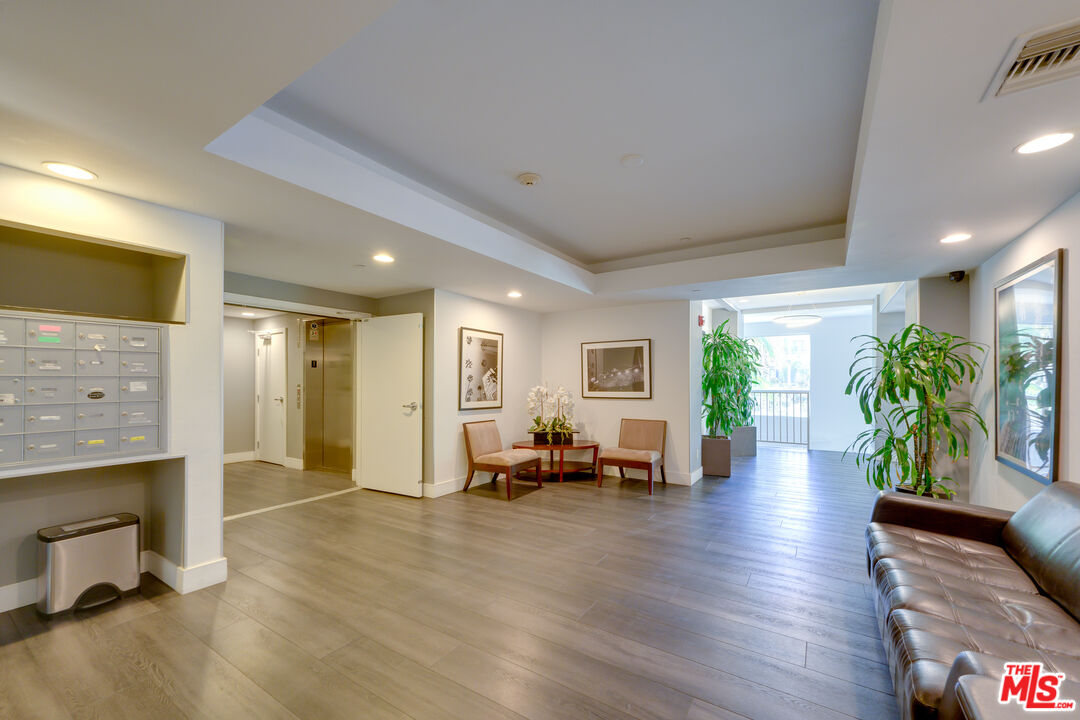 1430 S Beverly Glen Blvd Unit: 202