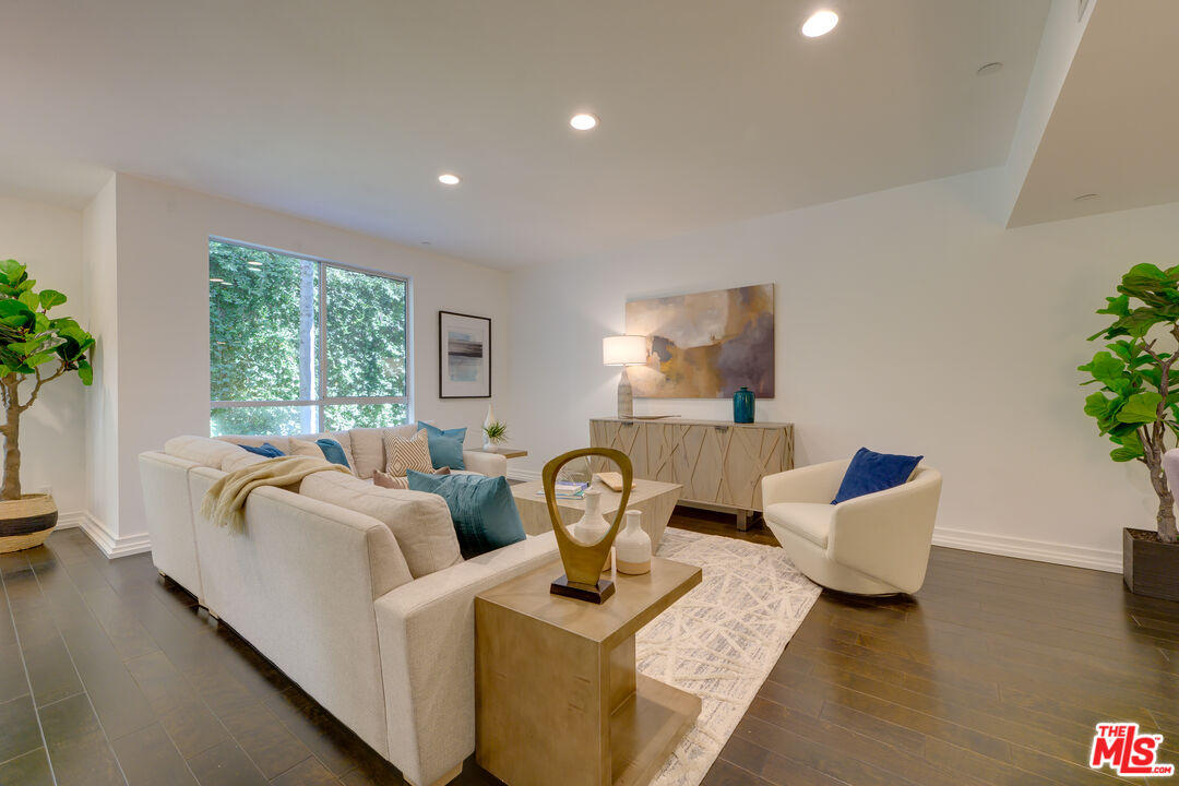 1430 S Beverly Glen Blvd Unit: 202