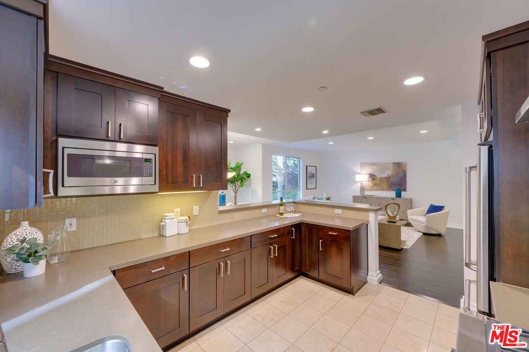 1430 S Beverly Glen Blvd Unit: 202