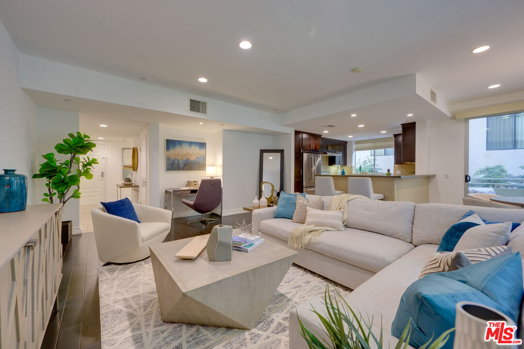 1430 S Beverly Glen Blvd Unit: 202