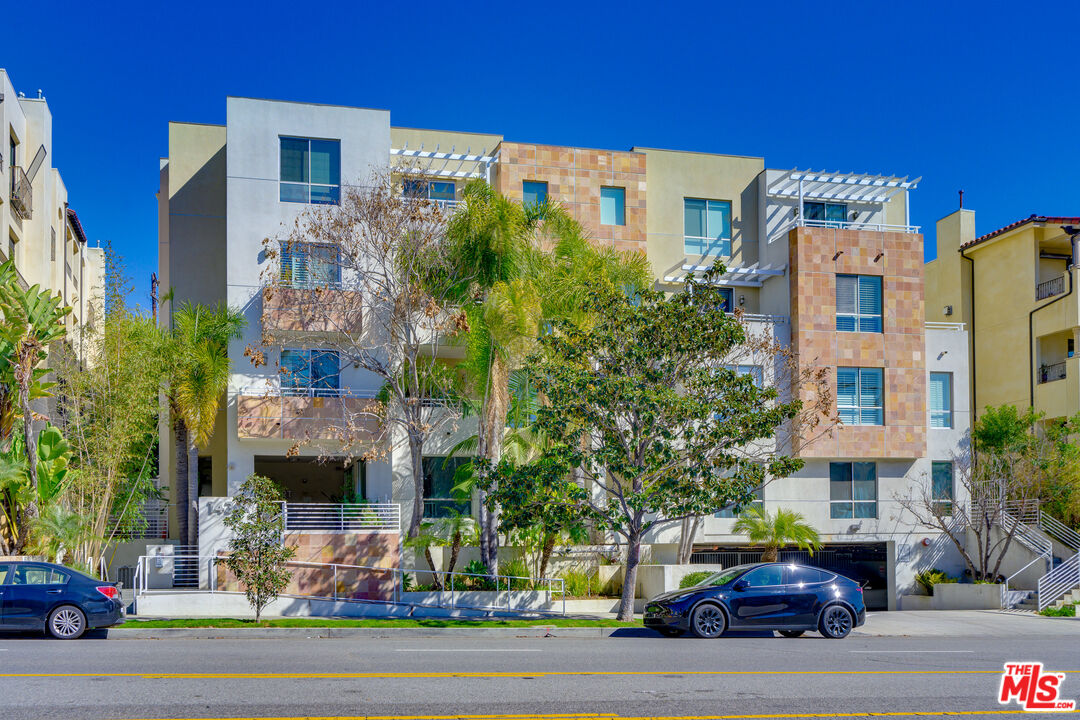 1430 S Beverly Glen Blvd Unit: 202