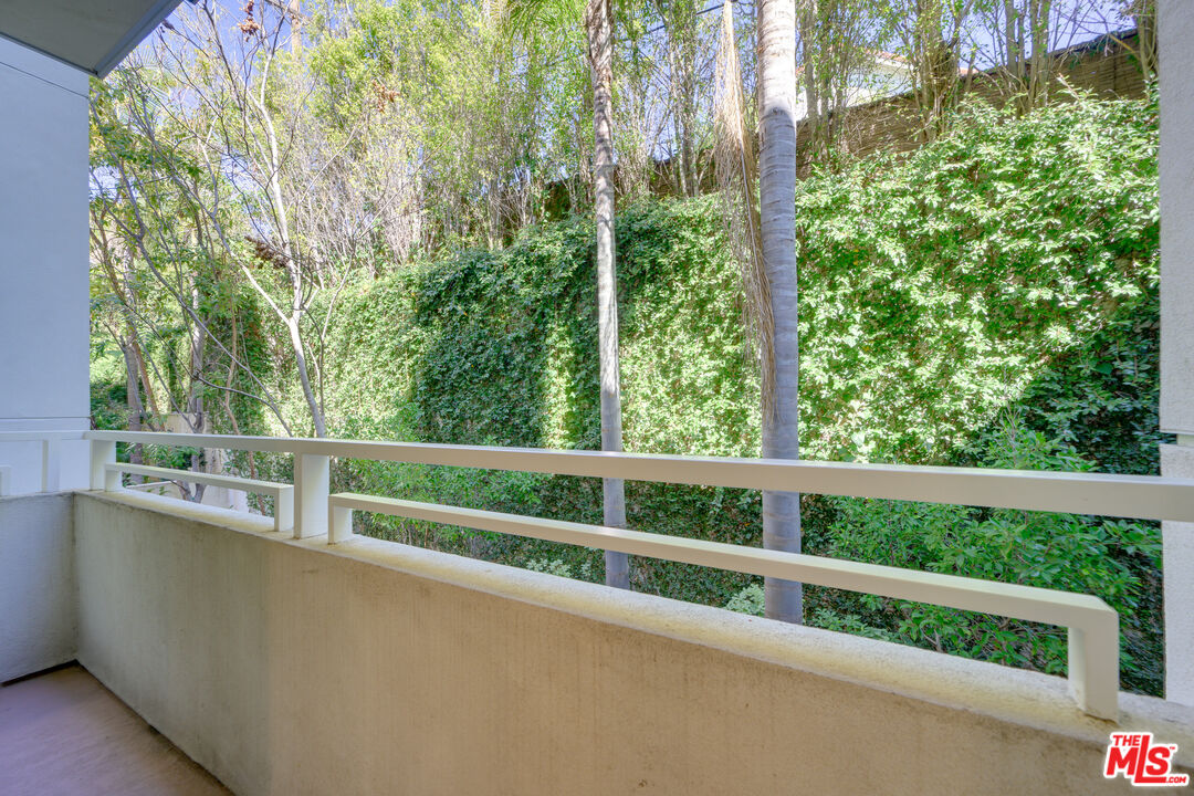 1430 S Beverly Glen Blvd Unit: 202