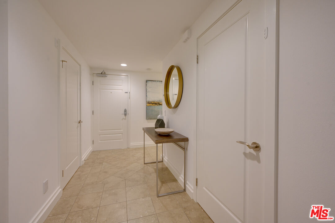 1430 S Beverly Glen Blvd Unit: 202