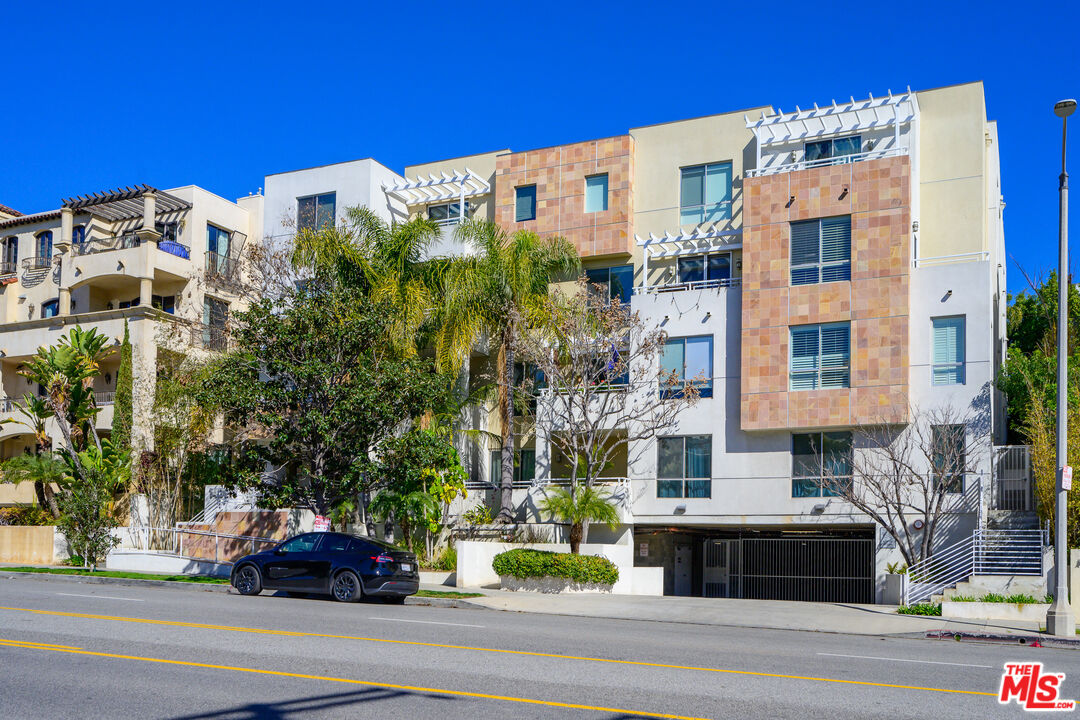 1430 S Beverly Glen Blvd Unit: 202