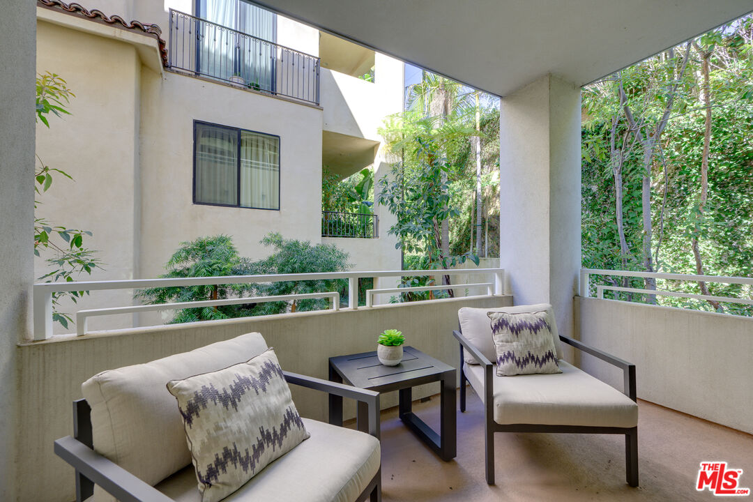 1430 S Beverly Glen Blvd Unit: 202