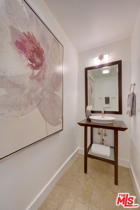 1430 S Beverly Glen Blvd Unit: 202