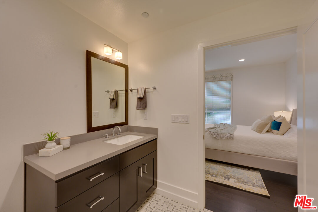 1430 S Beverly Glen Blvd Unit: 202