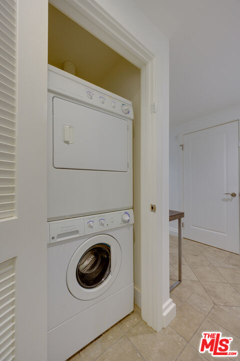 1430 S Beverly Glen Blvd Unit: 202