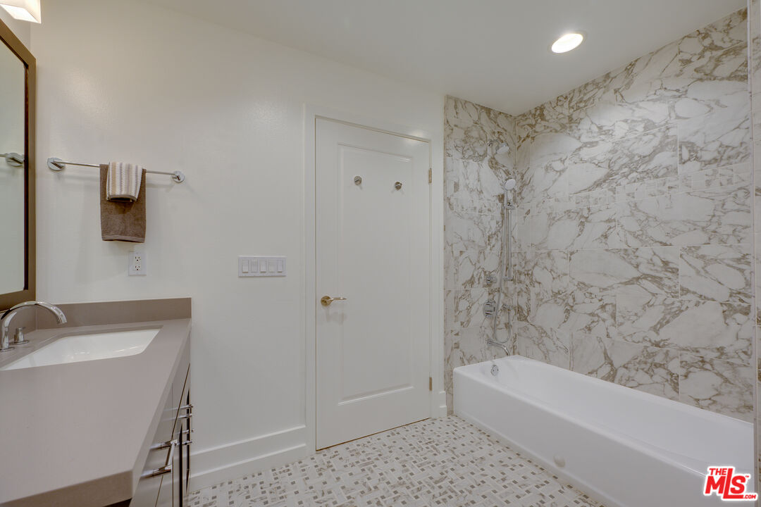 1430 S Beverly Glen Blvd Unit: 202