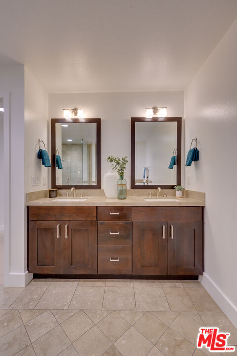 1430 S Beverly Glen Blvd Unit: 202