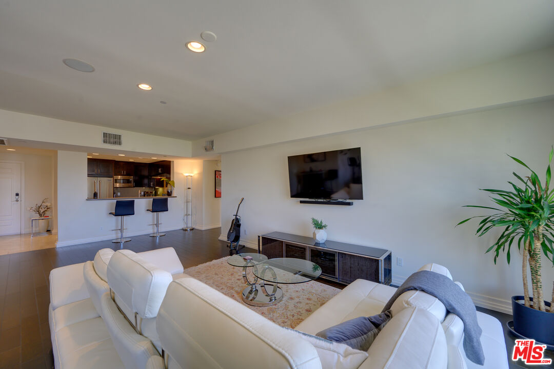 1430 S Beverly Glen Blvd Unit: PH3