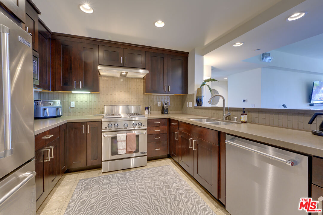 1430 S Beverly Glen Blvd Unit: PH3