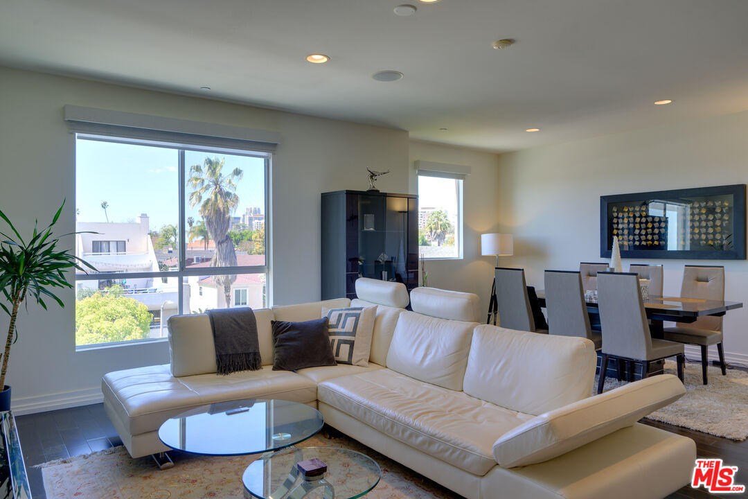 1430 S Beverly Glen Blvd Unit: PH3