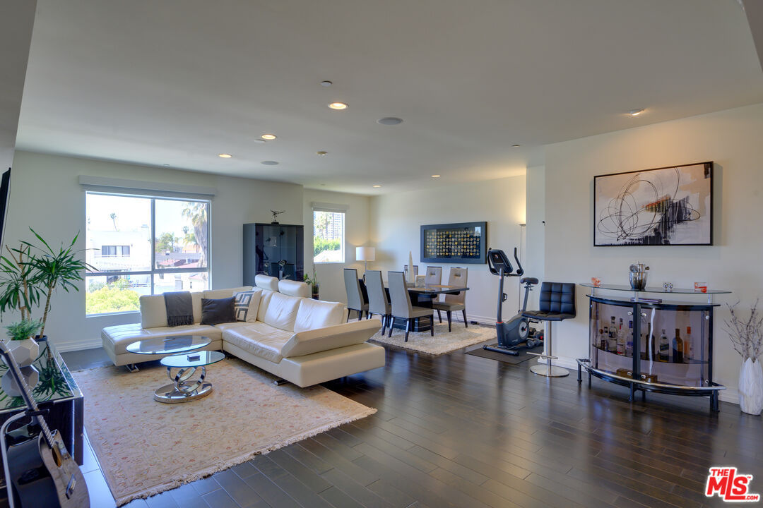1430 S Beverly Glen Blvd Unit: PH3