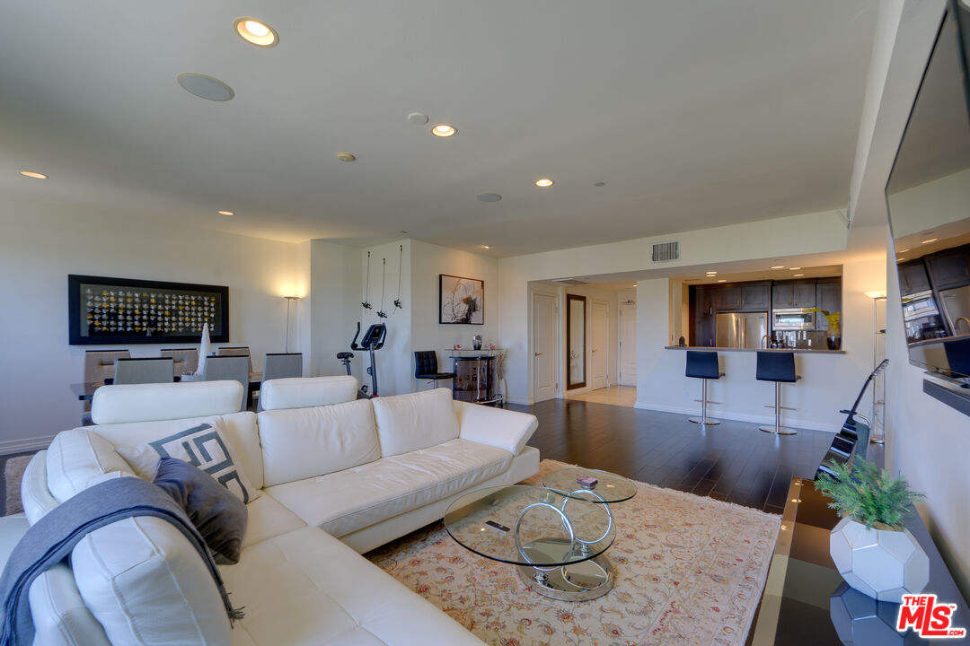 1430 S Beverly Glen Blvd Unit: PH3