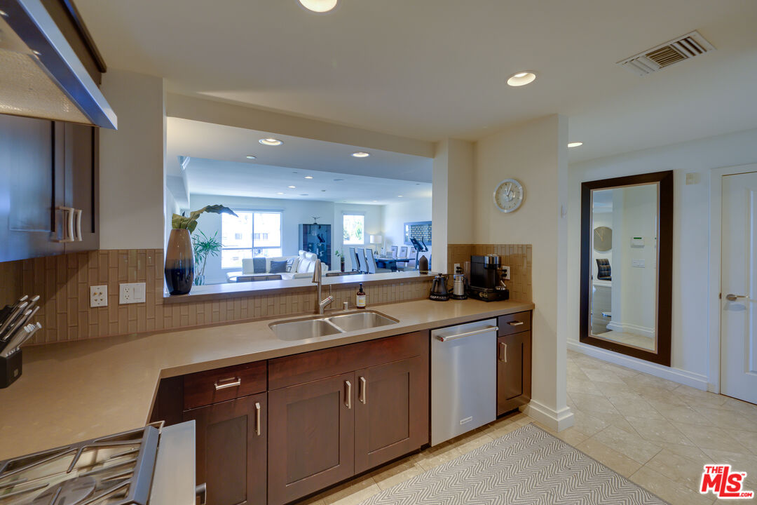 1430 S Beverly Glen Blvd Unit: PH3
