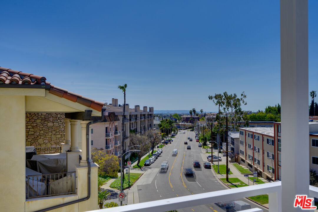 1430 S Beverly Glen Blvd Unit: PH3