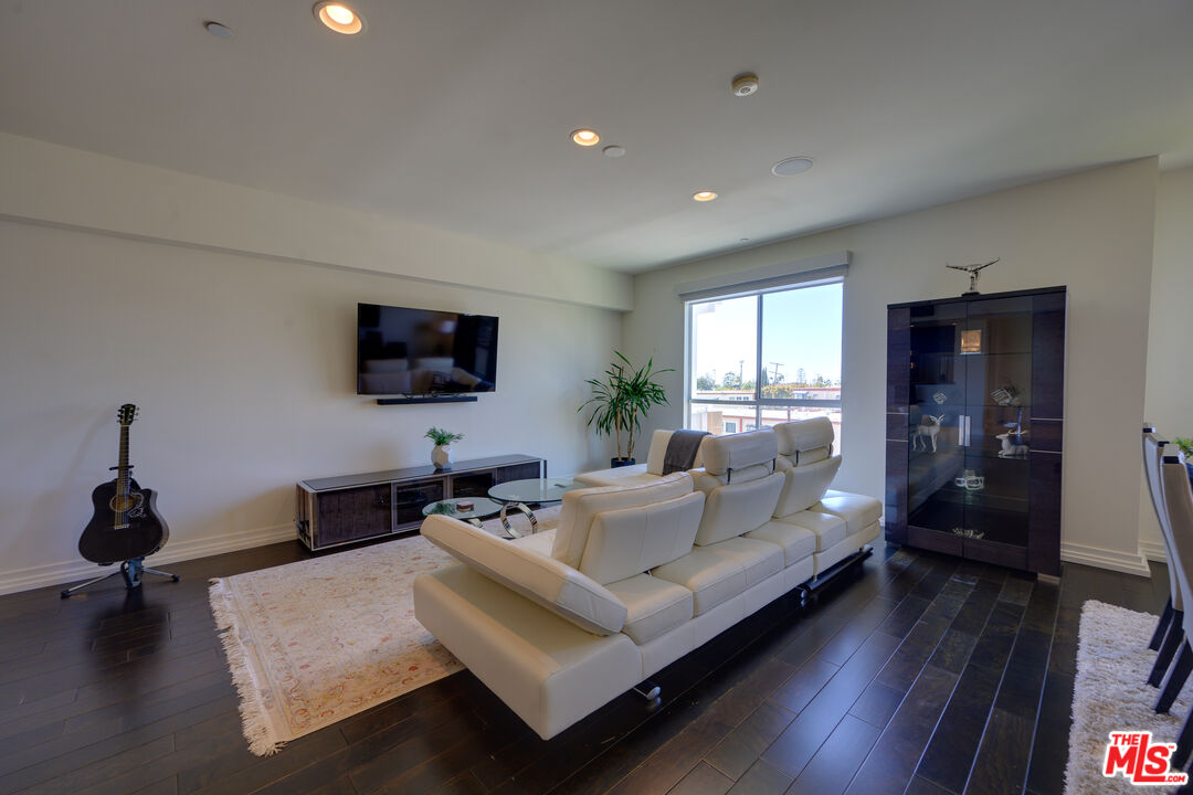 1430 S Beverly Glen Blvd Unit: PH3