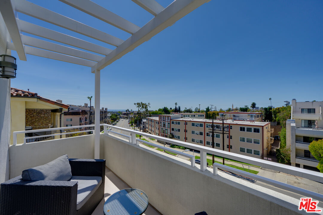 1430 S Beverly Glen Blvd Unit: PH3