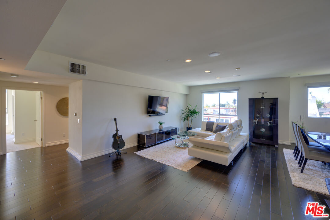 1430 S Beverly Glen Blvd Unit: PH3
