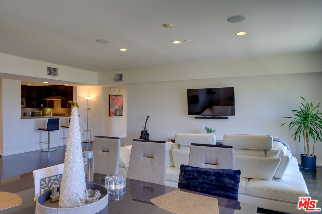 1430 S Beverly Glen Blvd Unit: PH3