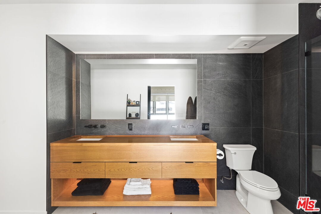 527 Molino St Unit: 301