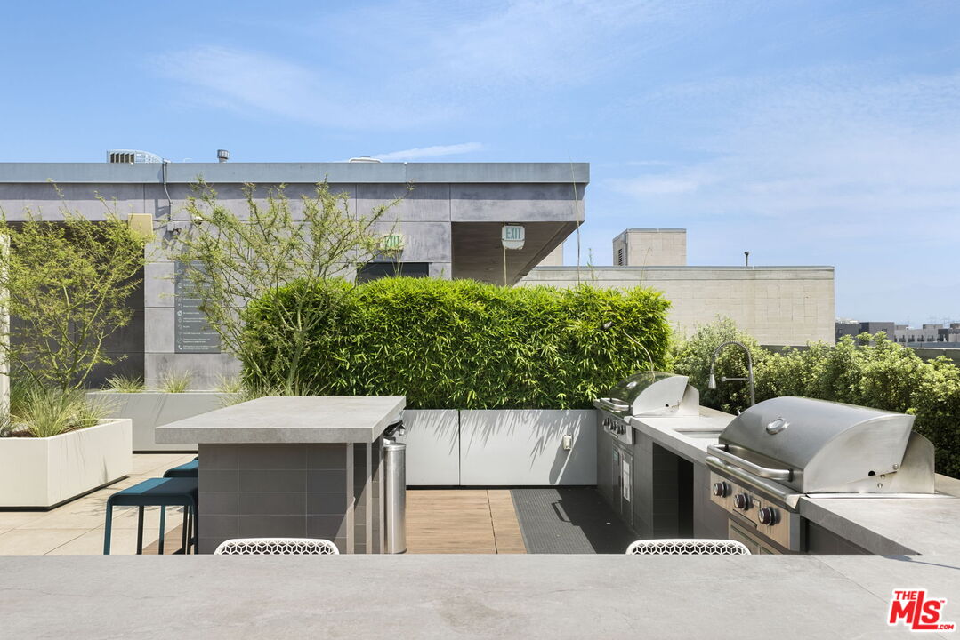 527 Molino St Unit: 301