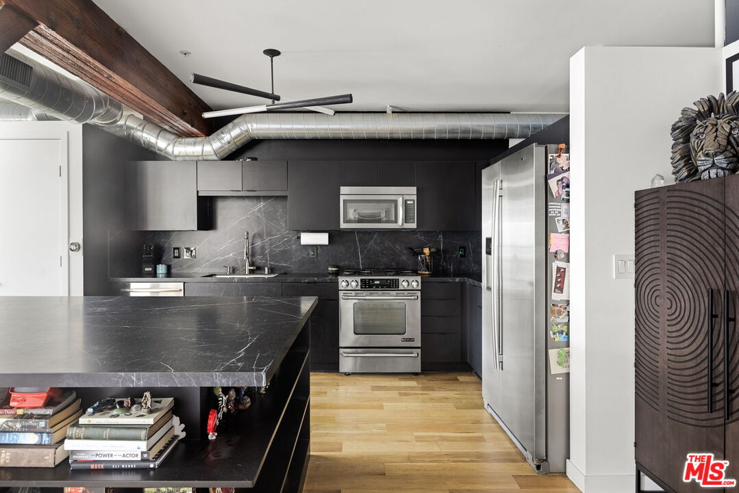 527 Molino St Unit: 301