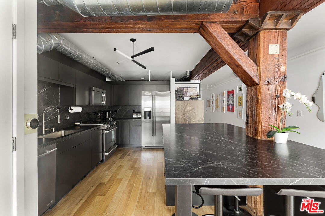 527 Molino St Unit: 301