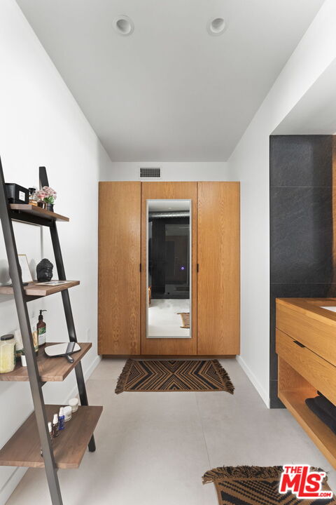 527 Molino St Unit: 301