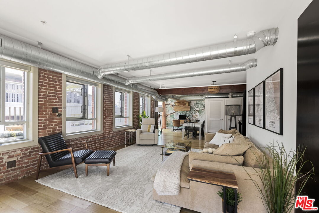 527 Molino St Unit: 301