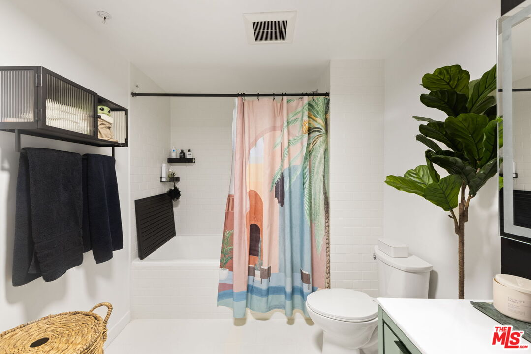 527 Molino St Unit: 301