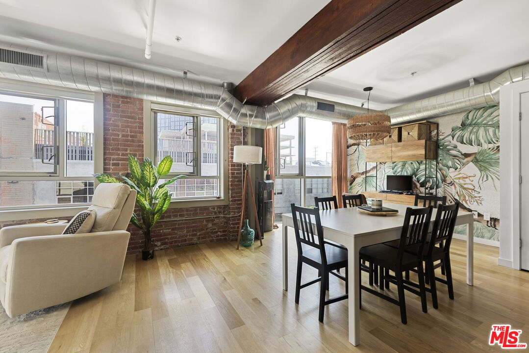 527 Molino St Unit: 301