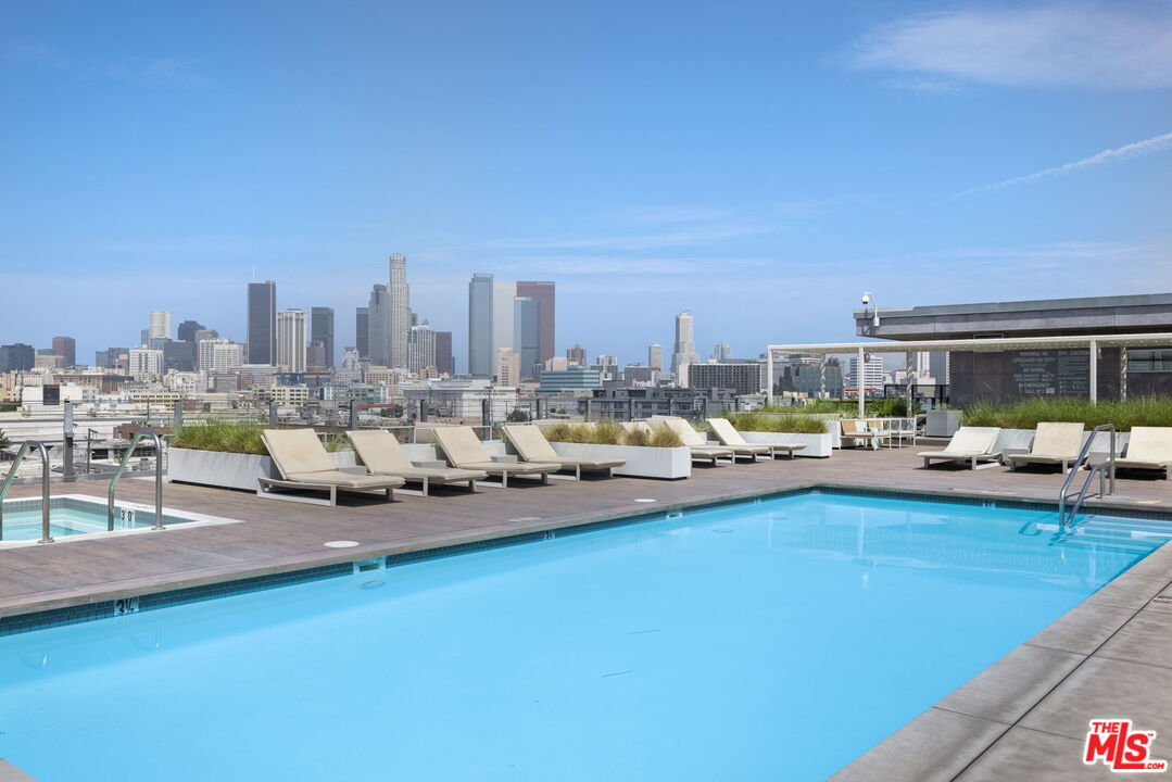 527 Molino St Unit: 301