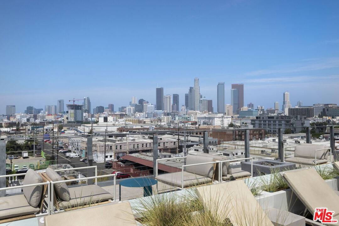 527 Molino St Unit: 301