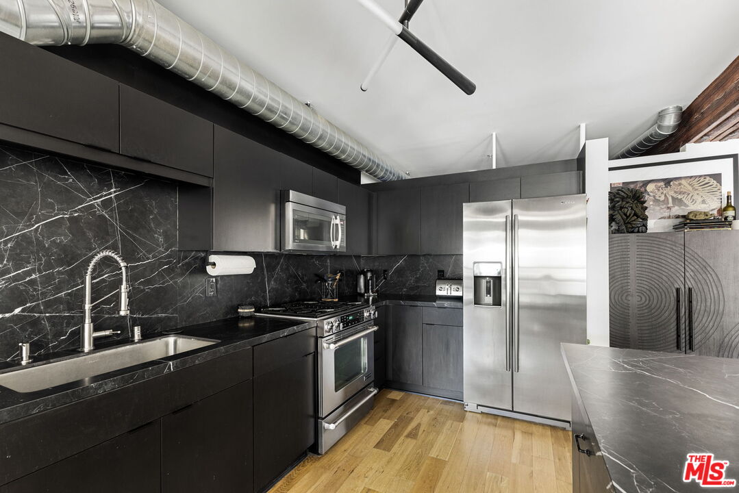 527 Molino St Unit: 301
