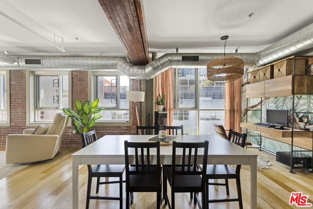 527 Molino St Unit: 301