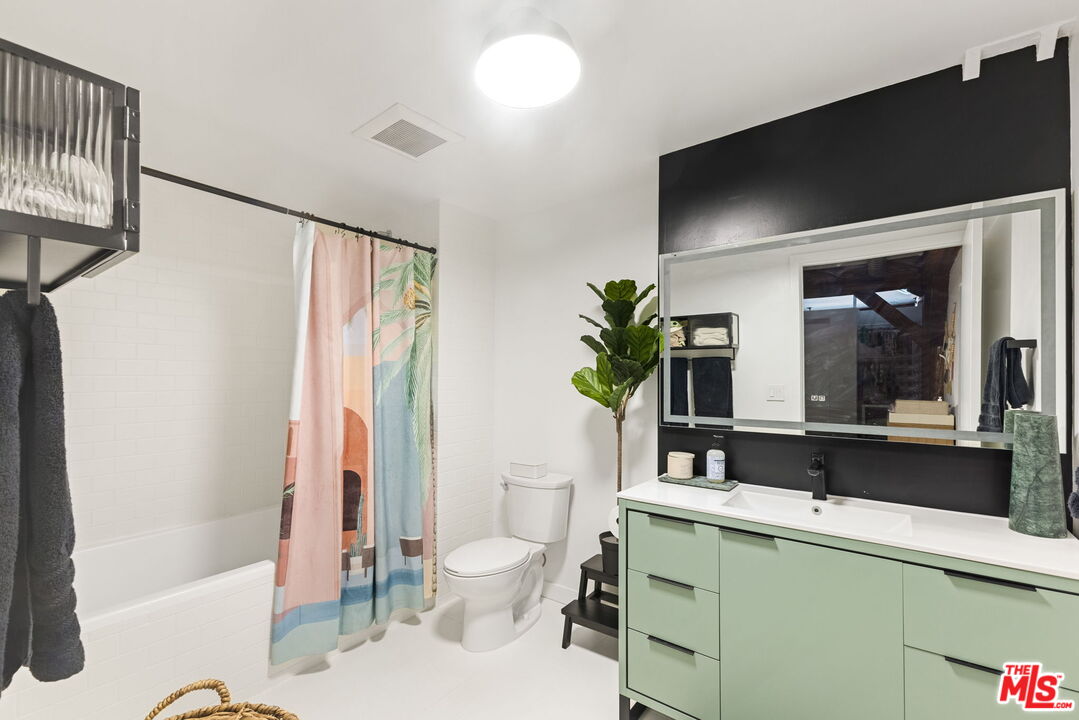 527 Molino St Unit: 301