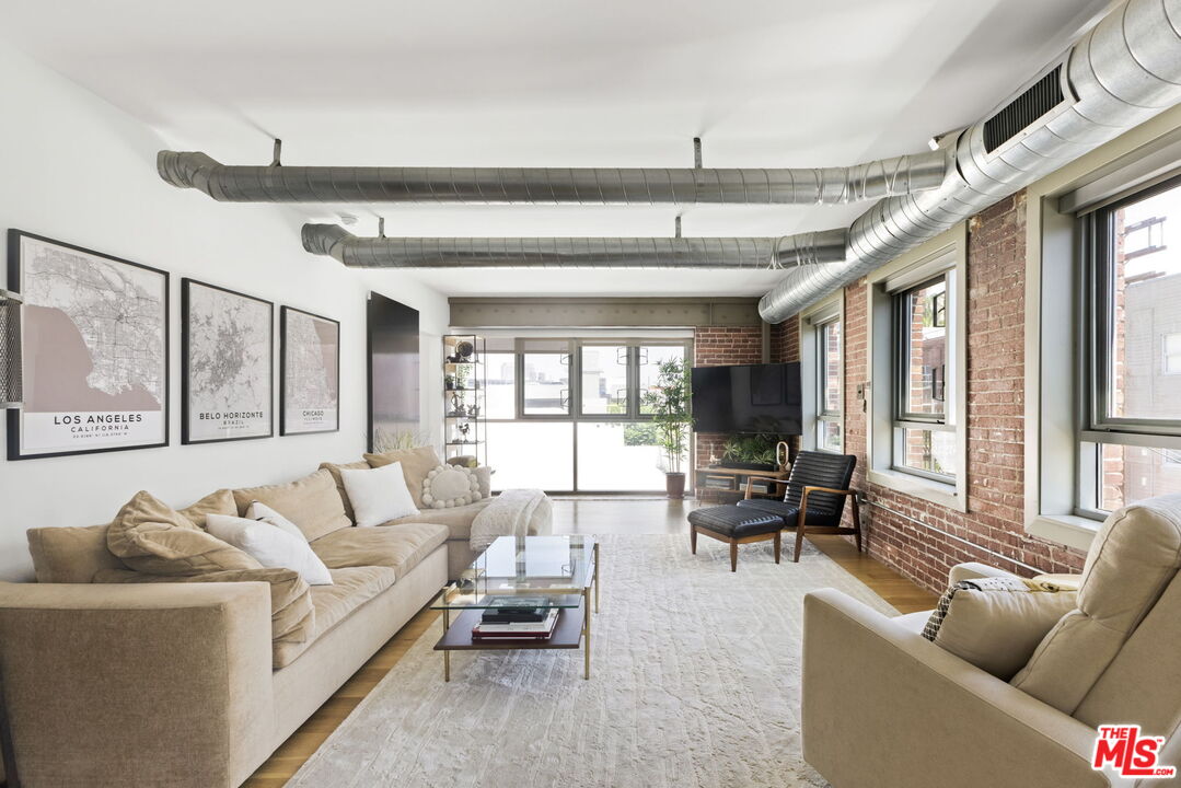 527 Molino St Unit: 301