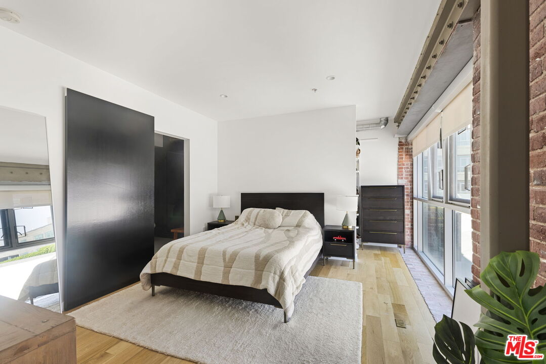 527 Molino St Unit: 301