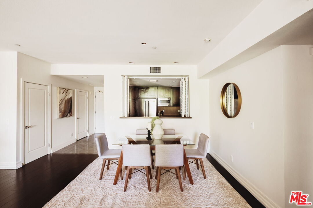 1430 S Beverly Glen Blvd Unit: 203