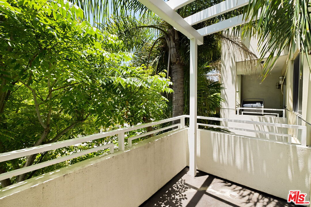 1430 S Beverly Glen Blvd Unit: 203